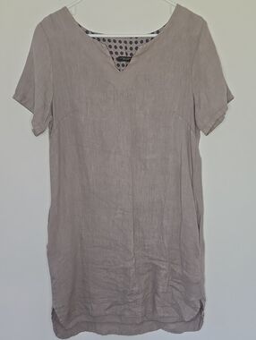 Lungo L'Arno Taupe Linen Shift Dress with V-Neck and Pockets Normcore Feminine S
